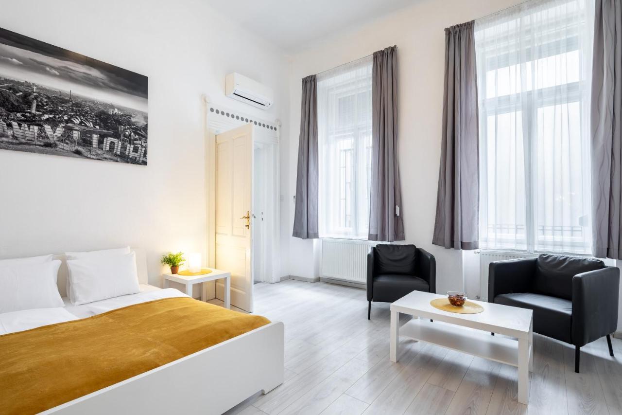 New, High Quality Apartment In The City Center Будапеща Екстериор снимка